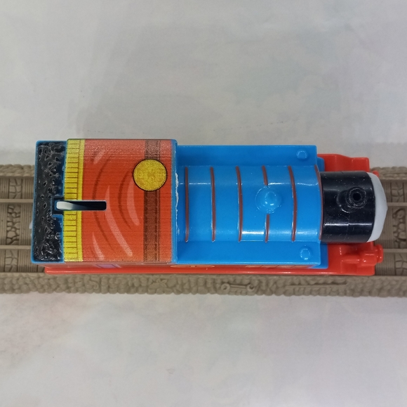Thomas & Friends Trackmaster Armored No Helmet Motorized Train 2013 Gullane - Picture 6 of 8